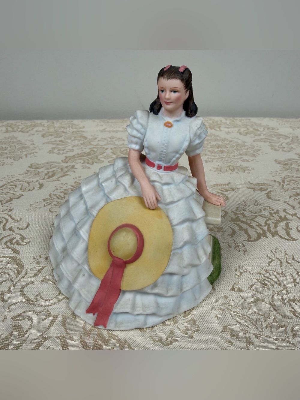 Avon Images of Hollywood Vintage Scarlett O’Hara Figurine, Gone With the Wind